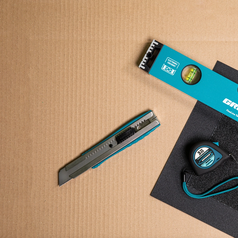 Нож, 195 мм, металлический корпус, выдвижное сегментное лезвие 25 мм (SK-5) металлическая направляющая, клипса для ремня Gross (78896)