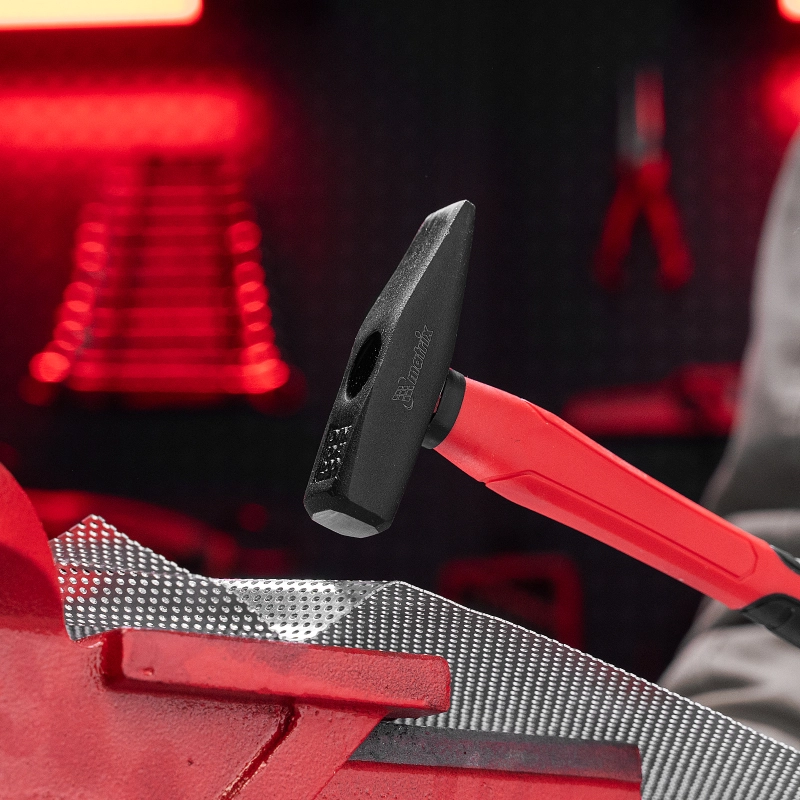 Молоток слесарный optimal, 200 г, фибергласовая обрезиненная рукоятка, квадратный боек Matrix (10366)