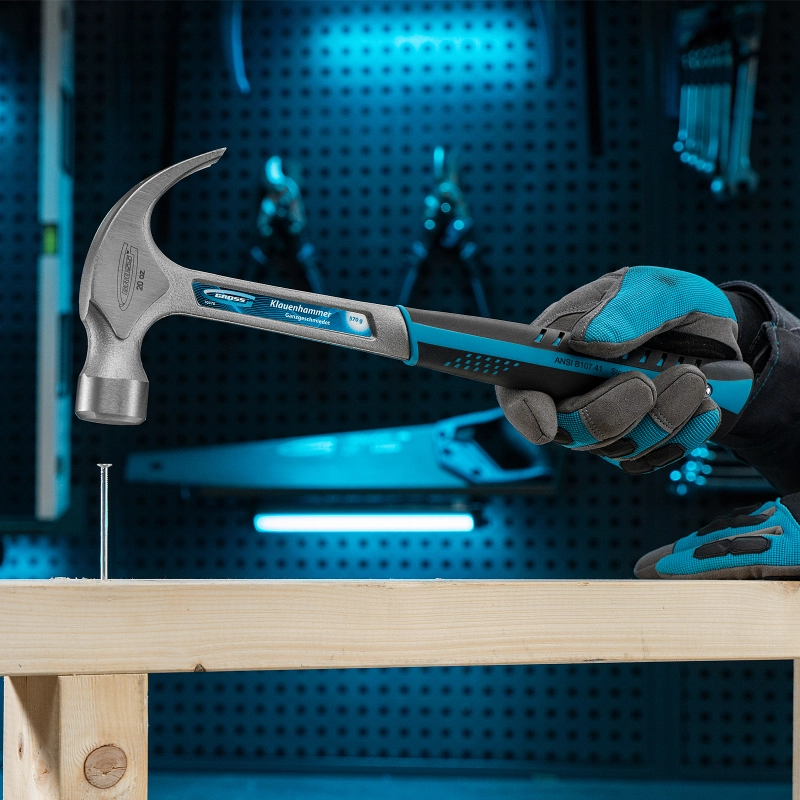 Молоток-гвоздодер, 570 г, цельнокованый, трехкомпонентная рукоятка Gross (10470)