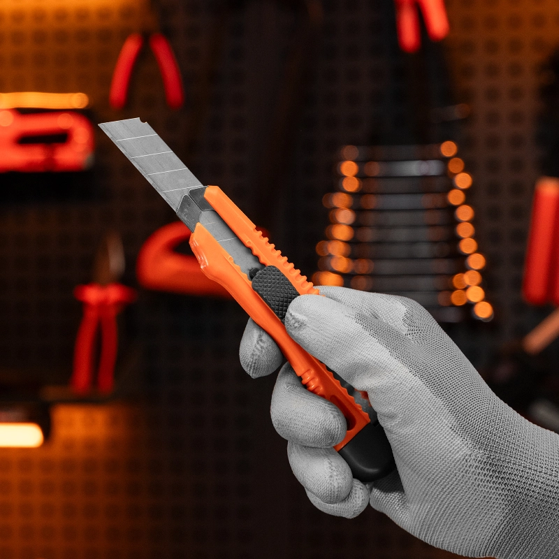 Нож, 18 мм, выдвижное лезвие, металлическая направляющая Sparta (78973)