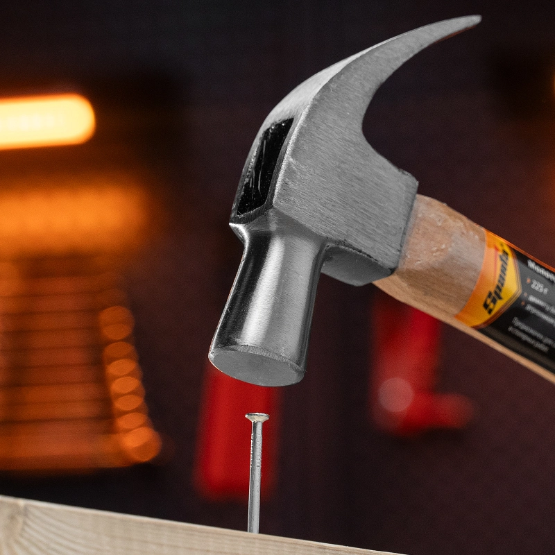 Молоток-гвоздодер, 225 г, боек 22 мм, деревянная рукоятка Sparta (104105)