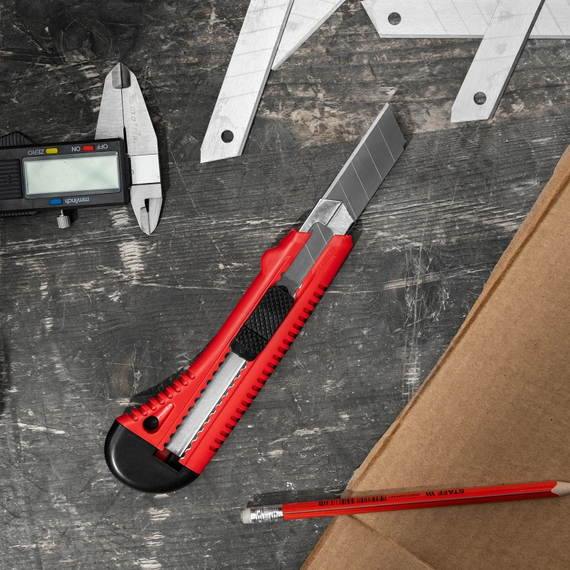 Нож, 18 мм, выдвижное лезвие, металлическая направляющая Matrix (78918)