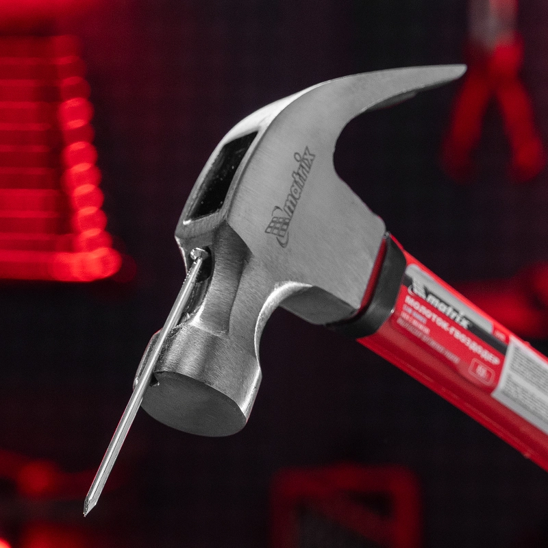 Молоток-гвоздодер, 450 г, боек c магнитом, фибергласовая обрезиненная рукоятка Matrix (10446)