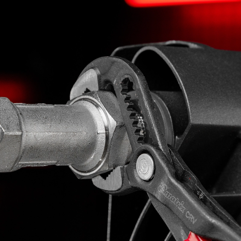 Клещи переставные 180 мм, кнопочный механизм, хром-ванадий, обливные рукоятки Matrix (17925)