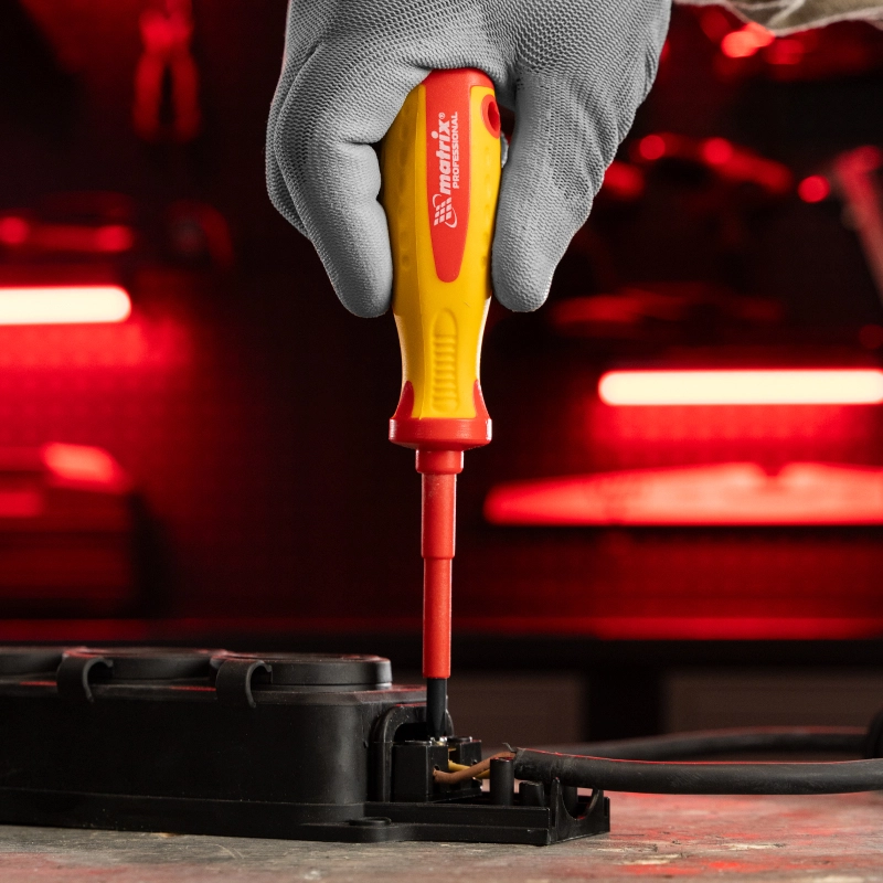 Отвертка Insulated, PH1 x 75 мм, CrMo, до 1000 В, двухкомпонентная рукоятка Matrix Professional (12926)