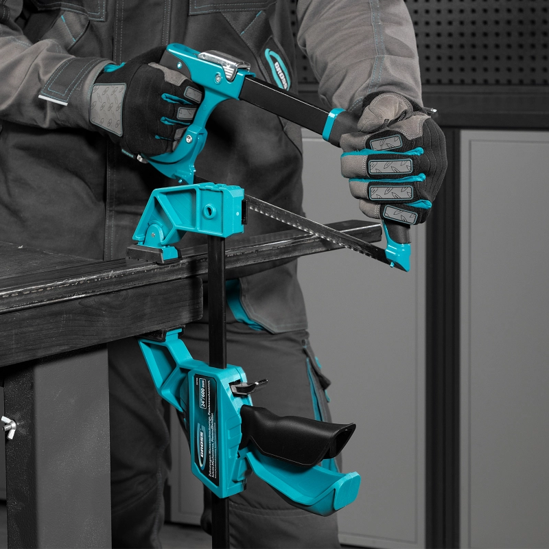 Струбцина реечная, быстрозажимная, пистолетного типа, пошаговый механизм, пластиковый корпус, 600мм Gross (20706)