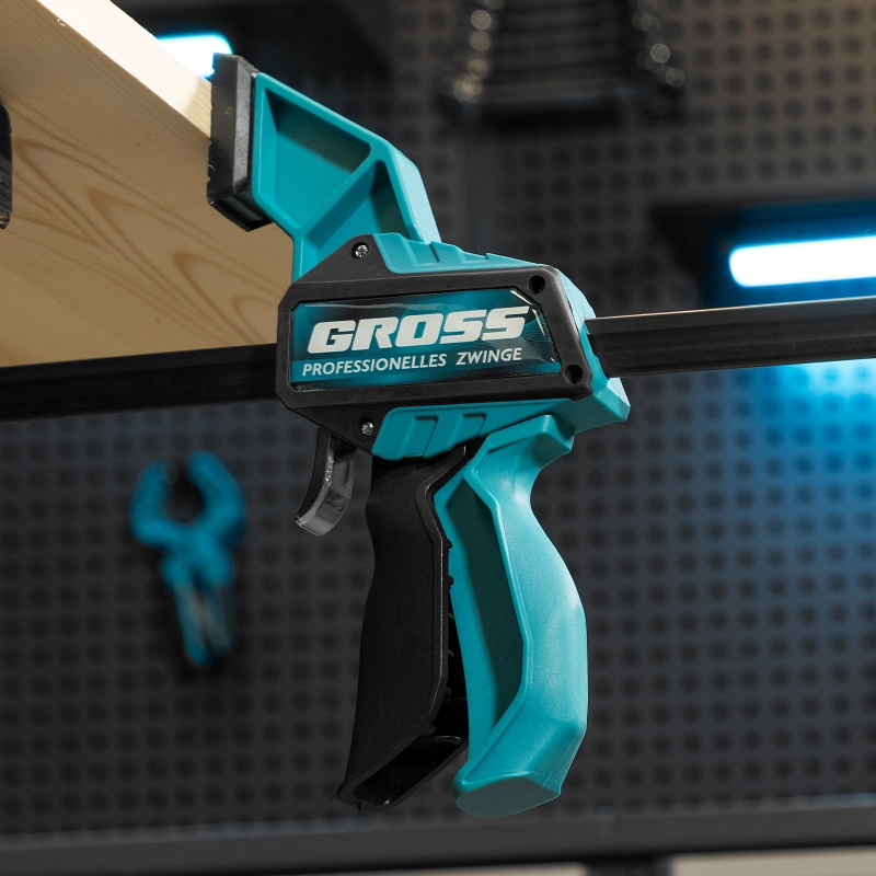 Струбцина реечная, быстрозажимная, пистолетного типа, пошаговый механизм, пластиковый корпус, 600мм Gross (20706)