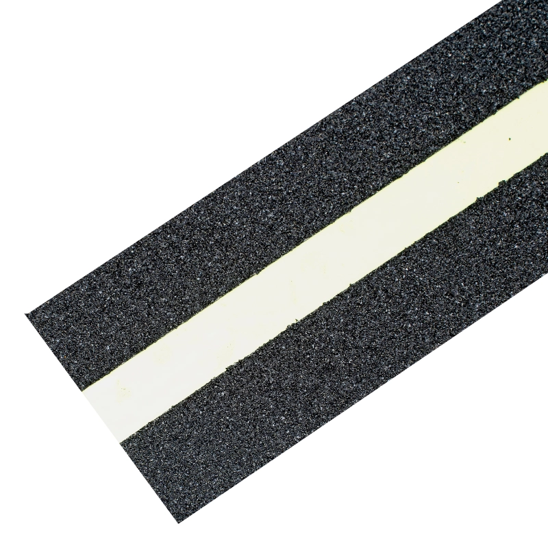 Лента клейкая противоскользящая, c фотолюминисцентной полосой 50 мм x 5 м Matrix (88719)