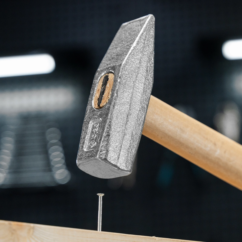 Молоток слесарный, 800 г, квадратный боек, деревянная рукоятка (10272)