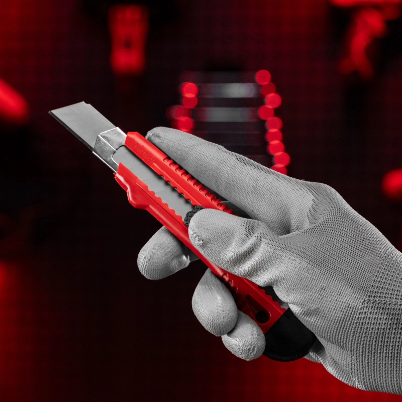 Нож, 18 мм, выдвижное лезвие, металлическая направляющая Matrix (78918)