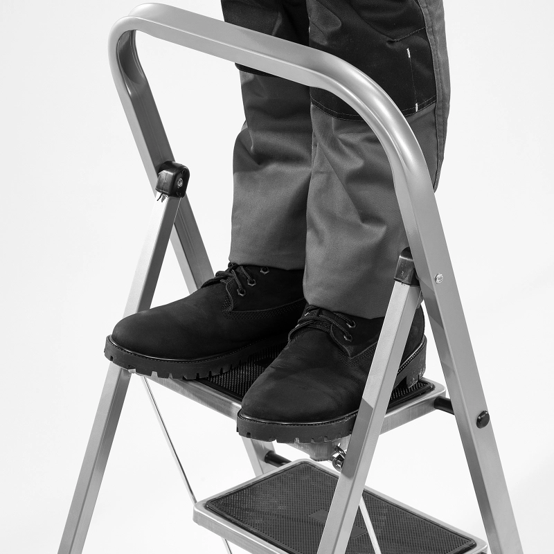 Стремянка 3 ступени, с полимерными ковриками, Сибртех (97868)