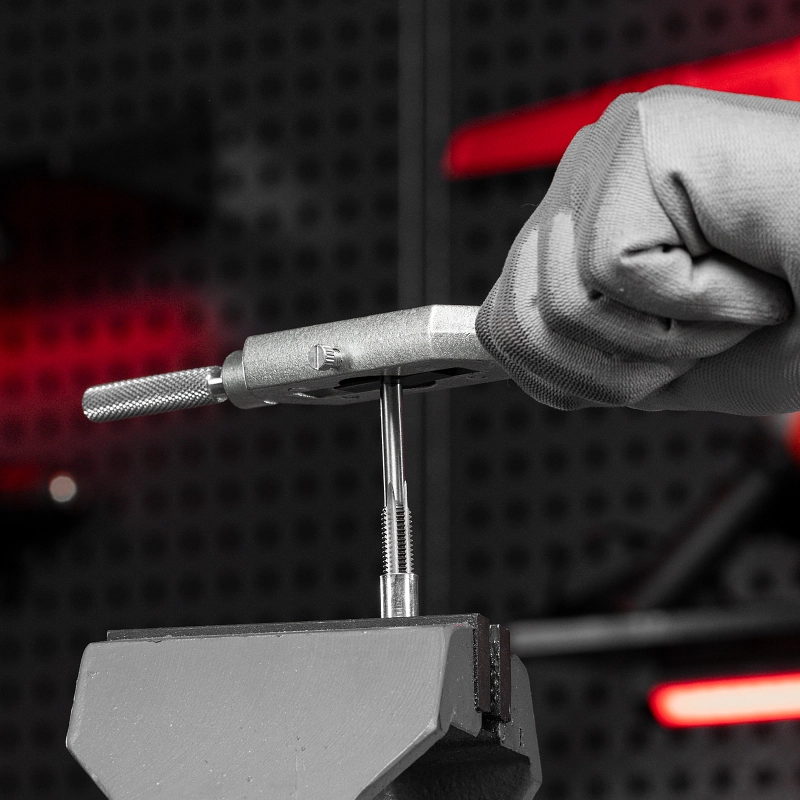 Набор метчиков и плашек М3-М12, 31 предмет Matrix (77337)