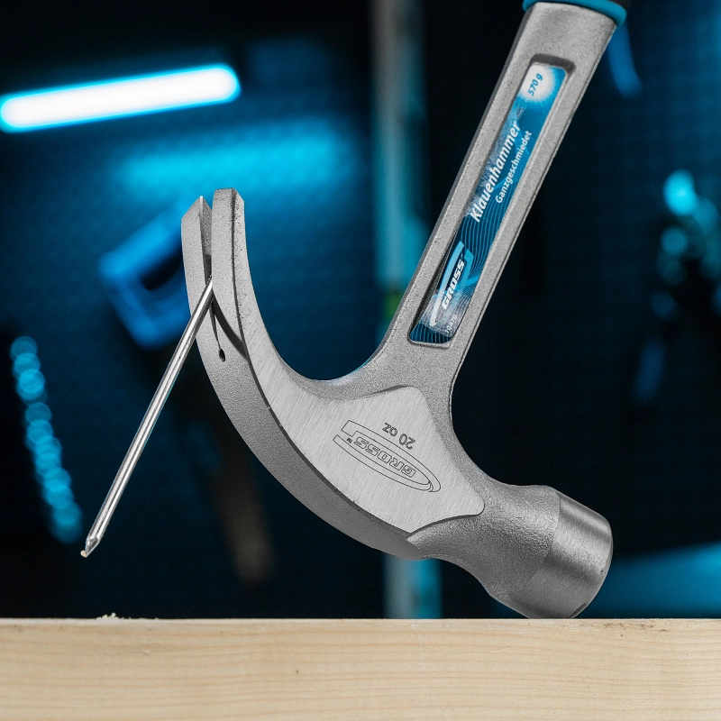 Молоток-гвоздодер, 570 г, цельнокованый, трехкомпонентная рукоятка Gross (10470)