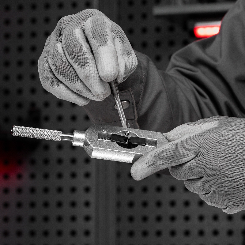 Набор метчиков и плашек М3-М12, 31 предмет Matrix (77337)