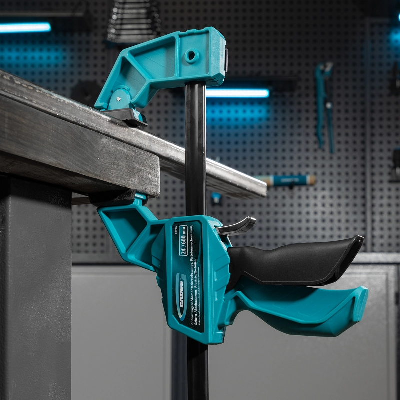 Струбцина реечная, быстрозажимная, пистолетного типа, пошаговый механизм, пластиковый корпус, 600мм Gross (20706)