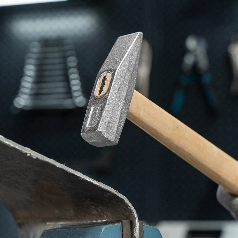 Молоток слесарный, 600 г, квадратный боек, деревянная рукоятка (10271)