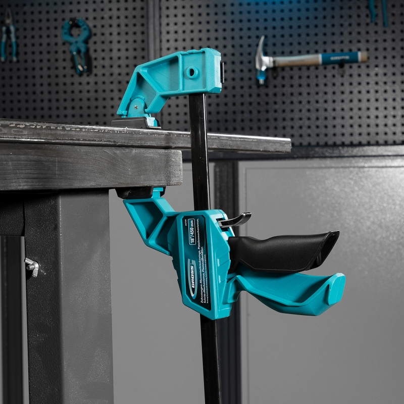 Струбцина реечная, быстрозажимная, пистолетного типа, пошаговый механизм, пластиковый корпус, 450мм Gross (20704)