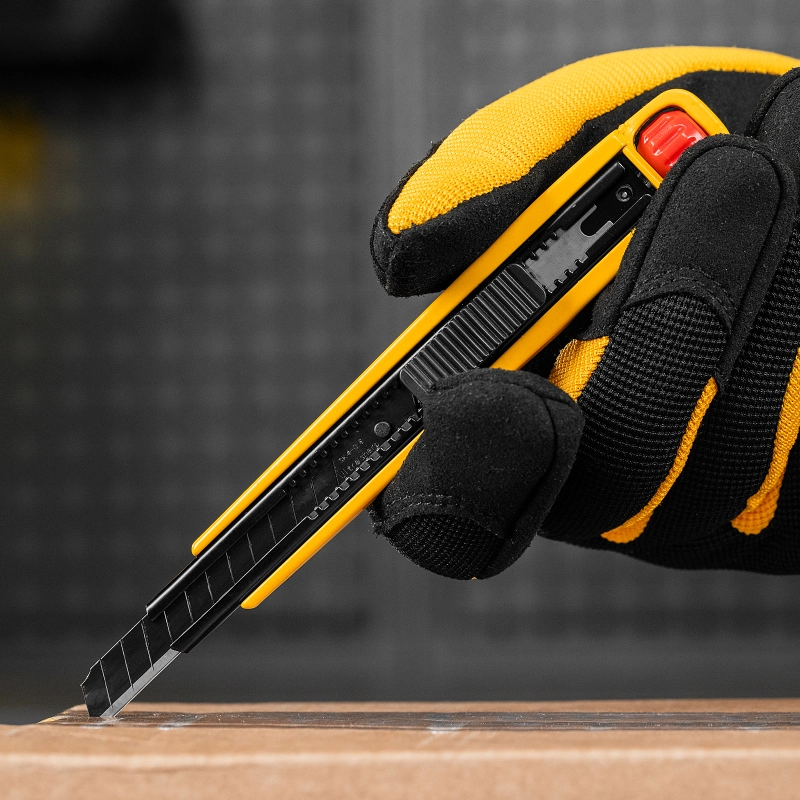 Нож, 9 мм, сменное лезвие, SK4, алюминиевый корпус, торцевой зажим Denzel (78901)