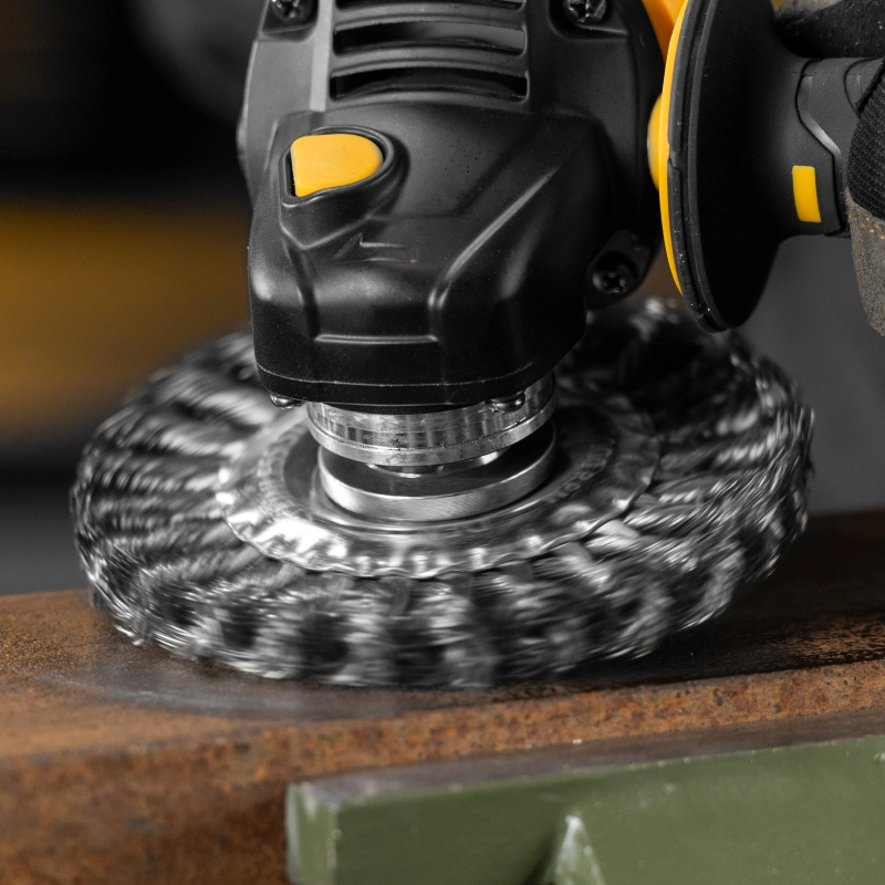 Щетка для УШМ, 125 мм, "Плоская", крученая нержавеющая проволока 0.5 мм, посадка 22.2 мм Denzel (746323)