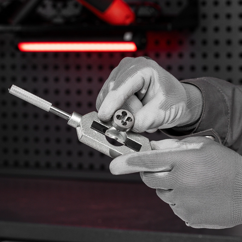 Набор метчиков и плашек М3-М12, 31 предмет Matrix (77337)