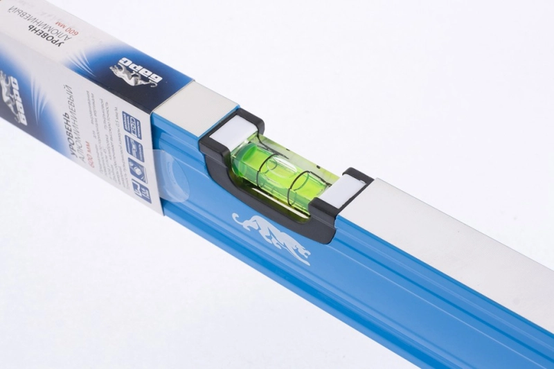 Уровень алюминиевый, 600 мм, профиль 1,6 мм, фрезерованный, ударопрочные заглушки, 3 глазка Барс (34422)