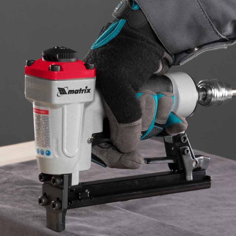 Степлер пневматический для прямоугольных скоб от 6 до 13 мм Matrix (57415)