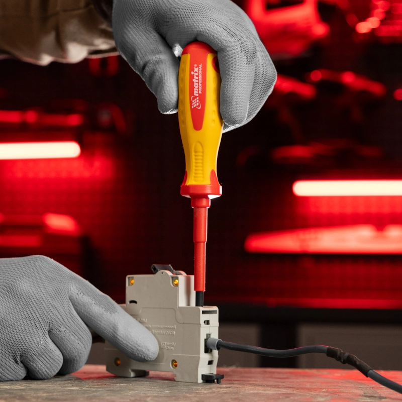 Отвертка Insulated, PH1 x 75 мм, CrMo, до 1000 В, двухкомпонентная рукоятка Matrix Professional (12926)